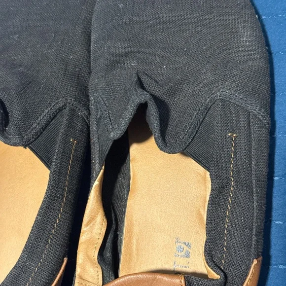 APT9 Black and Tan Slip-On Shoes - Picture 2 of 4